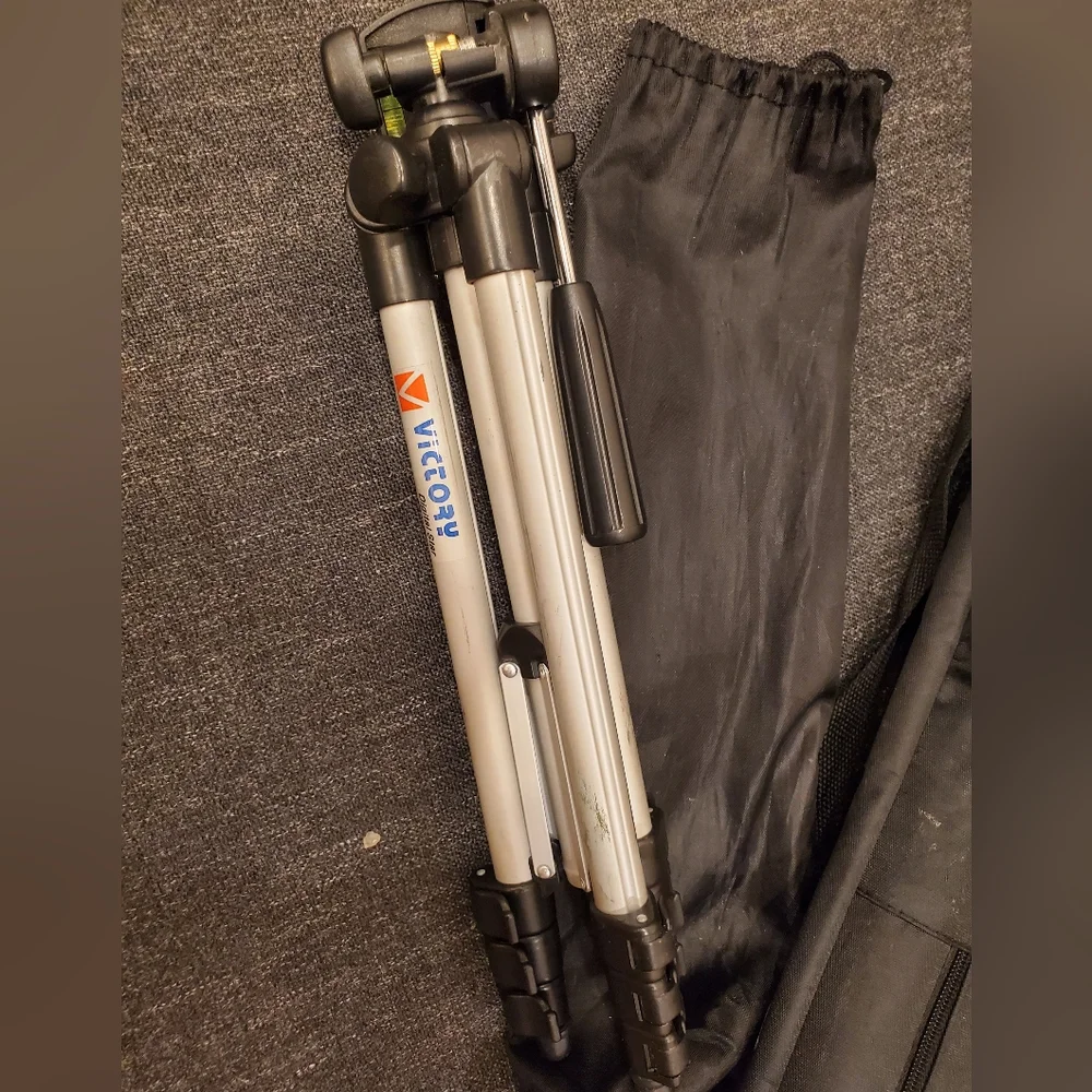 Victory Adjustable 6' Professional Lightweight Tripod with Carrying Case